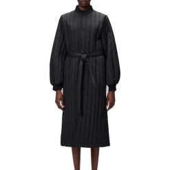 Kurtka RAINS BANJA LINER W COAT T1 Czarny. Czarne kurtki męskie Rains, m, bez wzorów, z tkaniny, bez kaptura. Za 783.37 zł.