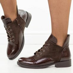 Brązowe płaskie botki damskie Vinceza 16524. Brązowe botki damskie VINCEZA, na jesień, z lakierowanej skóry, eleganckie, bez obcasa, na obcasie, bez zapięcia. Za 199.00 zł.