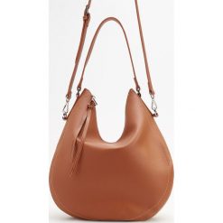 Torebka typu hobo - Pomarańczo. Torebki do ręki damskie marki Reserved. W wyprzedaży za 59.99 zł.