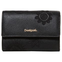 Desigual Portfel Mone Dark Amber Alba Negro 19Sayp38 2000. Portfele damskie marki Desigual. W wyprzedaży za 235.00 zł.