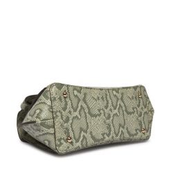 Torebka Guess. Zielone torebki do ręki damskie Guess, z aplikacjami, wizytowe, bez dodatków. Za 639.99 zł.