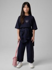 4F T-shirt loose z nadrukiem dziewczęcy - granatowy 134/140 (8-10 lat). Niebieskie t-shirty i topy dla dziewczynek 4f, bez wzorów, z bawełny, bez ramiączek. Za 49.99 zł.