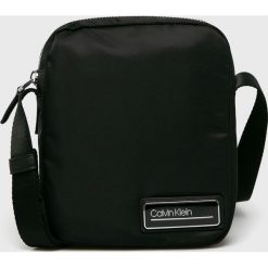 Calvin Klein - Saszetka. Czarne saszetki męskie Calvin Klein, z materiału, małe. W wyprzedaży za 249.90 zł.