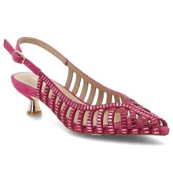 Czółenka damskie Alma En Pena, cholewka z materiału o plecionym, ażurowym wykończeniu zapięcie na pasek wokół pięty spiczasty nosek, różowe, V265200. Czerwone czółenka damskie Alma en Pena, w ażurowe wzory, bez obcasa, na słupku, bez zapięcia. Za 609.00 zł.