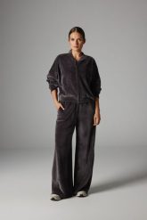 WELUROWE SPODNIE NELLI ANTRACYT L - Flawless. Szare spodnie materiałowe damskie Flawless, l, bez wzorów, z materiału, z podwyższonym stanem. Za 299.00 zł.