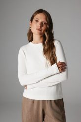 BLUZKA REYA ECRU M - Flawless. Bluzki damskie Flawless, m, bez wzorów, z wiskozy, bez kołnierzyka, bez ramiączek. Za 259.00 zł.