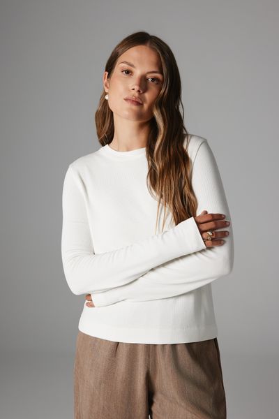 BLUZKA REYA ECRU L - Flawless. Bluzki damskie Flawless, l, bez wzorów, z wiskozy, bez kołnierzyka, bez ramiączek. Za 259.00 zł.