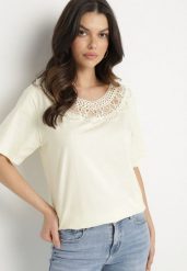 Żółty T-shirt Oversize z Ozdobną Koronką i Perłami Elanoriel. Żółte bluzki damskie Born2be, l, bez wzorów, z koronki, klasyczne, bez kołnierzyka. Za 34.99 zł.