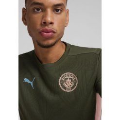 Męska koszulka treningowa Manchester City PUMA Myrtle Bold Blue Green. Niebieskie koszulki sportowe męskie Puma, m, bez wzorów, bez kołnierzyka, bez ramiączek, na fitness i siłownię. Za 214.00 zł.