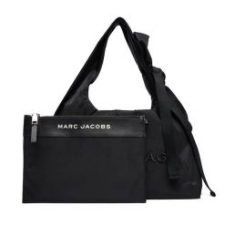 Torebka Marc Jacobs. Czarne torebki do ręki damskie Marc Jacobs, bez wzorów, klasyczne, bez dodatków. Za 1,499.00 zł.