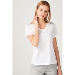 T-shirt w kolorze białym. Białe t-shirty damskie marki Patrizia Aryton, bez wzorów, bez kołnierzyka. W wyprzedaży za 129.95 zł.