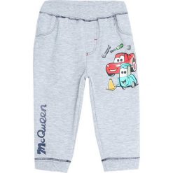Jasnoszare Spodnie Dresowe Springer. Szare spodnie sportowe dla chłopców Born2be, z dresówki. Za 24.99 zł.