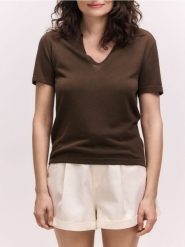 Sweter polo - brązowy. Brązowe swetry damskie Reserved, l, bez wzorów, z dzianiny, klasyczne, bez kołnierzyka, bez ramiączek, bez kaptura. Za 139.99 zł.