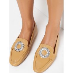 Ciemnobeżowe Mokasyny Nanuli. Brązowe mokasyny damskie Born2be, eleganckie. Za 79.99 zł.