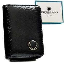 Mały portfel damski w czarnym kolorze zamykany na zatrzask i suwak, wykonany ze skóry naturalnej i ekologicznej - Peterson. Czarne portfele damskie Peterson, bez wzorów, ze skóry ekologicznej. Za 69.99 zł.