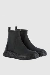 EMPORIO ARMANI Czarne botki damskie, Rozmiar 38. Czarne botki damskie Emporio Armani, bez obcasa, bez zapięcia. W wyprzedaży za 722.99 zł.