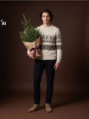 Sweter z motywem świątecznym - beżowy. Brązowe swetry przez głowę męskie Sinsay, l, bez wzorów, bez kołnierzyka. Za 69.99 zł.
