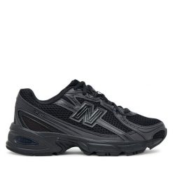 Sneakersy New Balance. Czarne trampki i tenisówki chłopięce New Balance, bez wzorów, bez zapięcia. Za 419.99 zł.