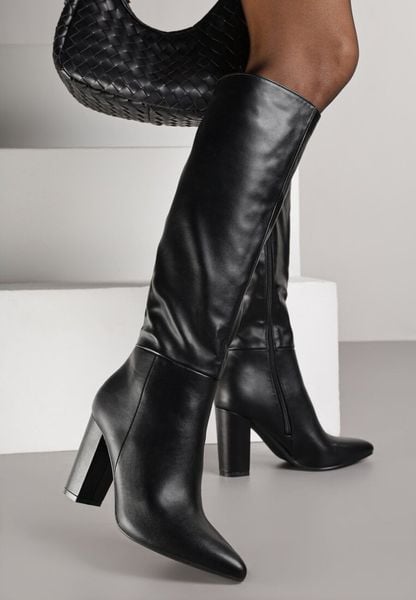 Czarne Eleganckie Kozaki Vices na Słupku ze Szpiczastym Noskiem Lanirrea. Czarne kozaki damskie Born2be, ze szpiczastym noskiem, bez obcasa, na obcasie. Za 149.99 zł.