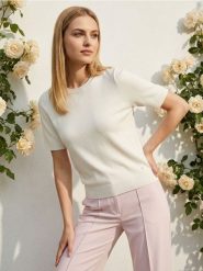 Bluzka swetrowa - kremowy. Białe bluzki damskie Sinsay, l, bez wzorów, bez kołnierzyka, bez ramiączek. Za 29.99 zł.