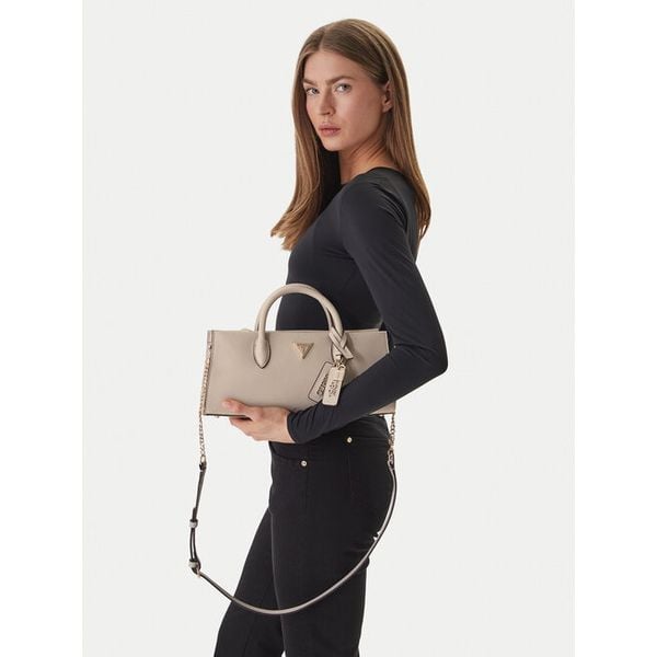 Torebka Guess. Brązowe torebki do ręki damskie Guess, z aplikacjami, klasyczne, bez dodatków. Za 349.99 zł.