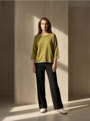 Sweter z wiskozą - zielony. Zielone swetry damskie Sinsay, l, bez wzorów, z wiskozy, bez kołnierzyka, bez ramiączek, bez kaptura. Za 39.99 zł.