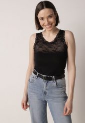 Czarny Bawełniany Top z Koronkową Górą Beralia. Czarne bluzki damskie Born2be, m, z aplikacjami, z bawełny, bez kołnierzyka, bez ramiączek. Za 29.99 zł.