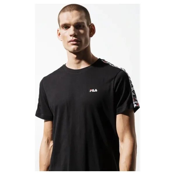 Fila Koszulka Ss Vainamo Tee , czarny, rozmiar L. Czarne koszulki sportowe męskie Fila, l, z aplikacjami, z bawełny, bez kołnierzyka, bez ramiączek, climacool (adidas). Za 149.99 zł.