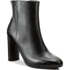 Botki GINO ROSSI - Izo DBH597-Z11-E100-9900-0 99. Czarne botki damskie Gino Rossi, ze skóry, bez obcasa. W wyprzedaży za 289.00 zł.