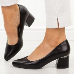 Czarne czółenka damskie na obacasie Vinceza 62292. Czarne czółenka damskie VINCEZA, bez wzorów, ze skóry, eleganckie, bez obcasa, na obcasie, bez zapięcia. Za 179.00 zł.