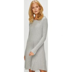 Vero Moda - Sukienka. Szare sukienki damskie Vero Moda, z dzianiny, casualowe, z okrągłym kołnierzem. Za 169.90 zł.
