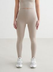 Damskie legginsy z wysokim stanem, squat proof, dla niskich Sense ciemny beż. Brązowe legginsy damskie Aim'n, s, bez wzorów, z elastanu, z podwyższonym stanem, krótkie, na fitness i siłownię. Za 297.00 zł.