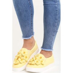 Żółte Slip On Flower Show. Żółte trampki i tenisówki damskie Born2be, z materiału. Za 79.99 zł.