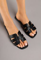 Czarne Klapki z Ozdobnymi Paskami Dovina. Czarne klapki damskie Renee, bez wzorów, z jeansu, eleganckie, bez obcasa, na płaskiej podeszwie. Za 49.99 zł.