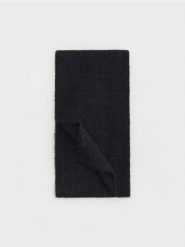 Szal z domieszką wełny i alpaki - czarny. Czarne szaliki i chusty damskie Reserved, bez wzorów, z wełny. W wyprzedaży za 49.99 zł.