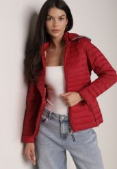 Czerwona Pikowana Kurtka Przejściowa z Kapturem z Lamówką i Ściągaczami Zidara. Czerwone kurtki damskie Born2be, l, bez wzorów, z dresówki, z kapturem. Za 84.99 zł.