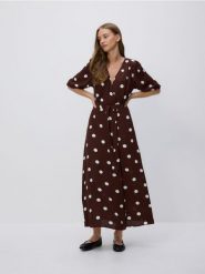 Sukienka maxi w groszki - brązowy. Brązowe sukienki damskie Reserved, l, bez wzorów, z wiskozy, bez kołnierzyka, bez ramiączek, maxi, rozkloszowane. W wyprzedaży za 119.99 zł.