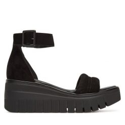 Sandały Tamaris. Czarne sandały damskie Tamaris, bez wzorów, bez obcasa, na koturnie, bez zapięcia. Za 299.99 zł.