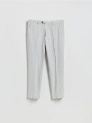 Spodnie garniturowe z kantem - jasnoszary. Szare eleganckie spodnie męskie Reserved, bez wzorów, z elastanu. Za 179.99 zł.