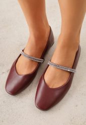 Bordowe Wsuwane Balerinki z Ozdobnym Paskiem z Cyrkoniami Rola. Czerwone baleriny damskie Born2be, z aplikacjami, eleganckie, bez obcasa. Za 49.99 zł.