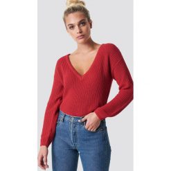 NA-KD Sweter z głębokim dekoltem V - Red. Swetry damskie marki NA-KD. Za 121.95 zł.