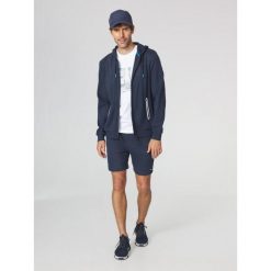 Bluza męska z kapturem TBS Woodyhod. Niebieskie bluzy męskie TBS, m, bez wzorów, z kapturem. Za 499.00 zł.