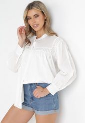 Biała Bawełniana Koszula z Przeszyciami na Ramionach Umika. Białe bluzki damskie Born2be, m, bez wzorów, z bawełny, bez kołnierzyka, bez ramiączek. Za 129.99 zł.