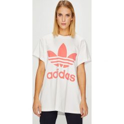 Adidas Originals - Top. Szare topy damskie adidas Originals, z aplikacjami, z bawełny, z okrągłym kołnierzem, z krótkim rękawem. Za 149.90 zł.