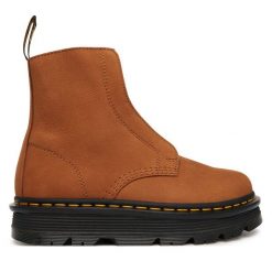 Botki Dr. Martens. Brązowe botki damskie Dr. Martens, bez obcasa, na płaskiej podeszwie, bez zapięcia. Za 899.99 zł.