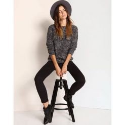 SWETER DŁUGI RĘKAW DAMSKI KLASYCZNY. Swetry damskie marki TROLL. W wyprzedaży za 49.99 zł.