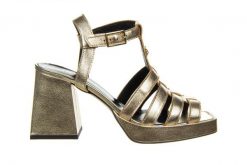 Sandały Bayla-157 4550 074-P Złoty Lico 157036, Skóra naturalna - 39. Żółte sandały damskie Bayla, bez wzorów, z materiału, bez obcasa, na platformie, bez zapięcia. W wyprzedaży za 224.10 zł.