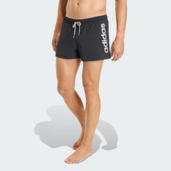 SPODENKI KĄPIELOWE LOGO STRETCHY KNIT 3 INCH. Białe kąpielówki męskie Adidas, l, bez wzorów, z elastanu, na fitness i siłownię. Za 199.00 zł.