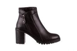 Botki Bayla-196 969607 Siy Soft 196032, Czarny, Skóra naturalna - 40. Czarne botki damskie Bayla, ze skóry, klasyczne, bez obcasa, bez zapięcia. W wyprzedaży za 134.10 zł.