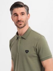 Męska koszulka polo z dekoltem na zamek - oliwkowa V5 OM-POSS-0148 XL. Zielone koszulki polo męskie Ombre, m, bez wzorów, bez ramiączek. Za 121.01 zł.